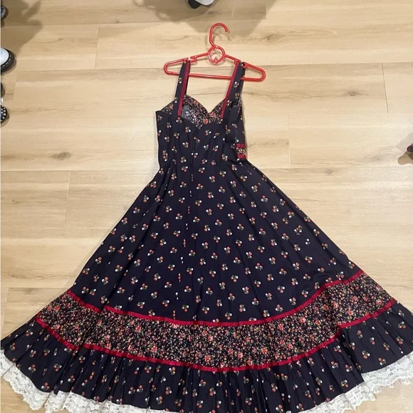 Beautiful Gunne Sax Floral Dress with Red and White Accents - Picture 5 of 9